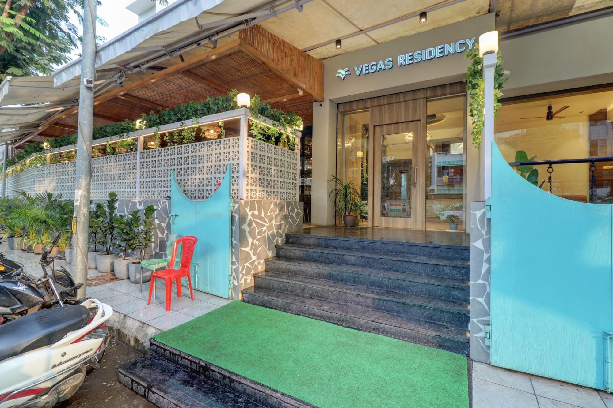 Kalyān Vegas Residency酒店 外观 照片