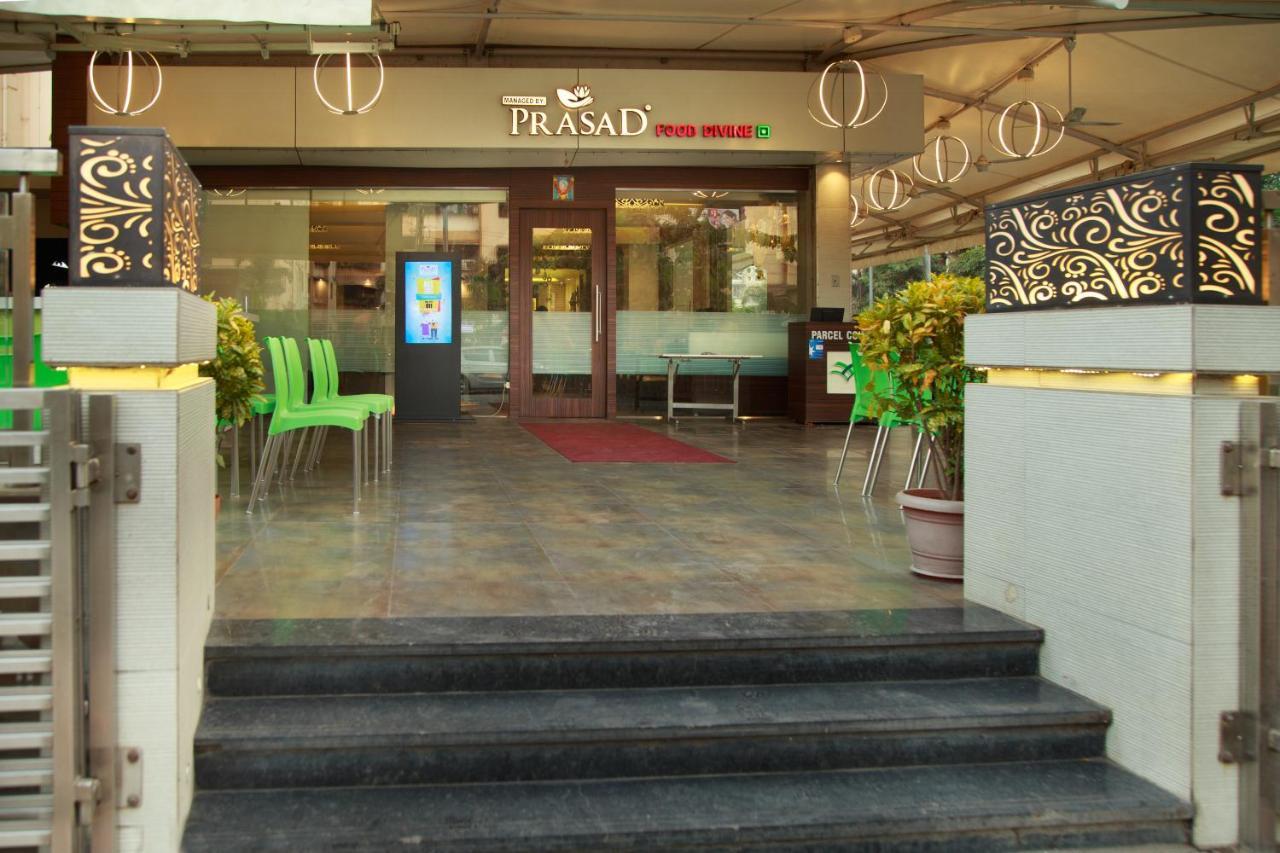 Kalyān Vegas Residency酒店 外观 照片